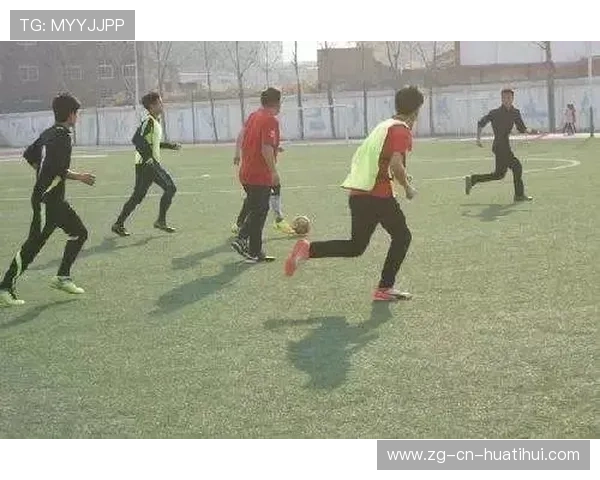 河南队通过中场的灵活跑位制造更多空档